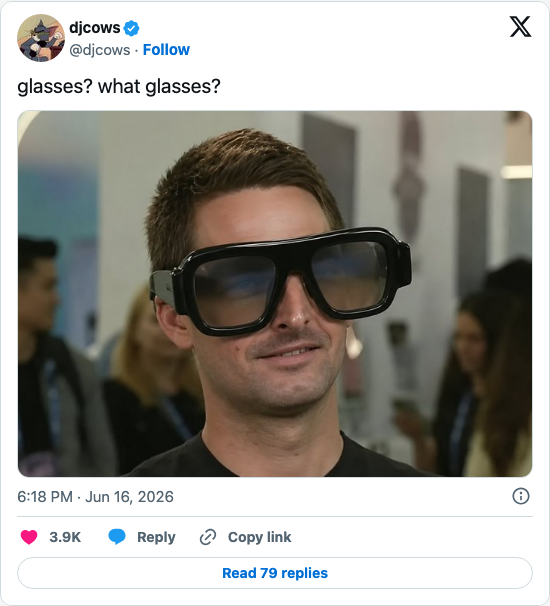 Timeline screenshot: glasses? what glasses? pic.twitter.com/EVtfBn7Z2i